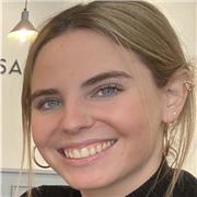 Graduada en psicología con conocimientos de numerosas materias, nivel alto de inglés y muchas ganas de ayudar en el crecimiento de cualquiera que lo desee